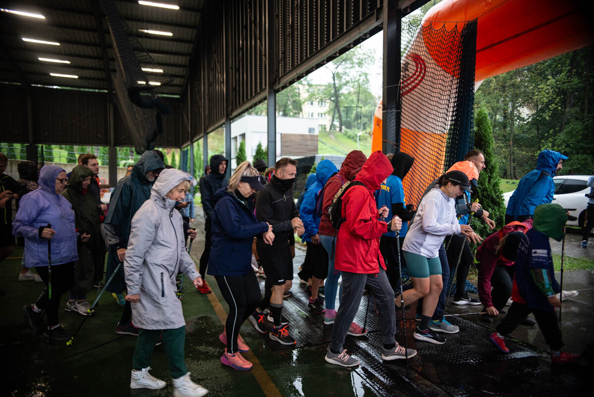 Dzielni uczestnicy zgromadzili się na Burloch Arenie, by wspólnie uczcić Śląskie Obchody Dnia Zdrowia Psychicznego / fot. Natalia Salwiczek