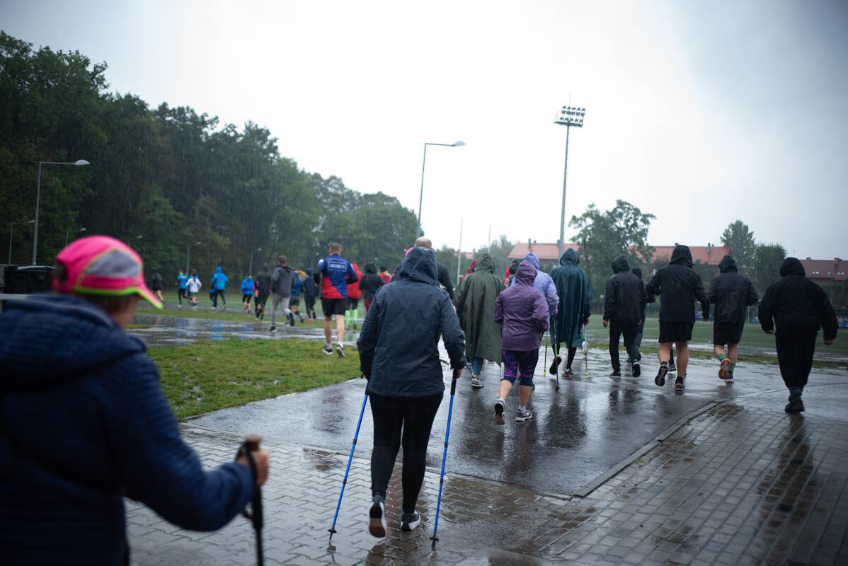 Dzielni uczestnicy zgromadzili się na Burloch Arenie, by wspólnie uczcić Śląskie Obchody Dnia Zdrowia Psychicznego / fot. Natalia Salwiczek