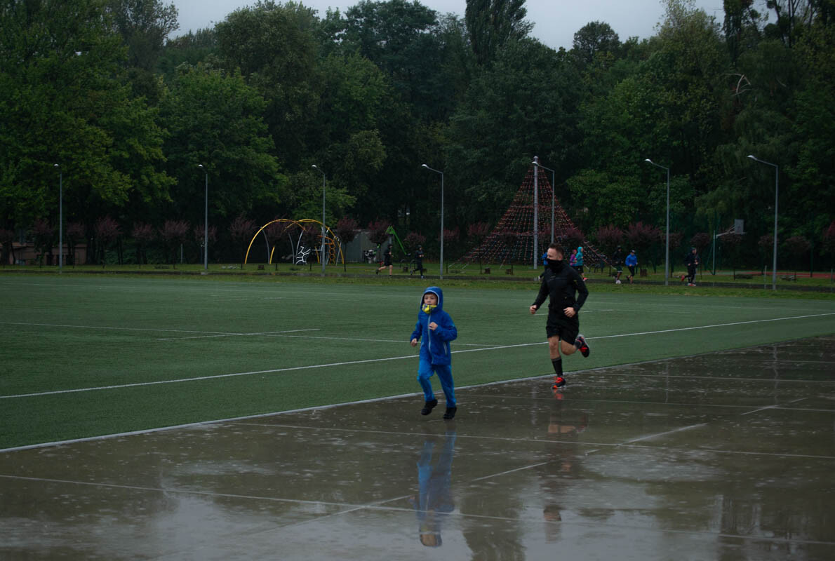 Dzielni uczestnicy zgromadzili się na Burloch Arenie, by wspólnie uczcić Śląskie Obchody Dnia Zdrowia Psychicznego / fot. Natalia Salwiczek