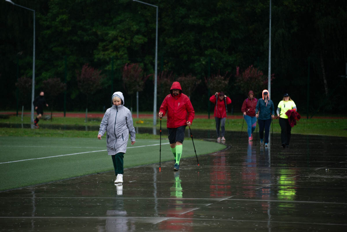 Dzielni uczestnicy zgromadzili się na Burloch Arenie, by wspólnie uczcić Śląskie Obchody Dnia Zdrowia Psychicznego / fot. Natalia Salwiczek