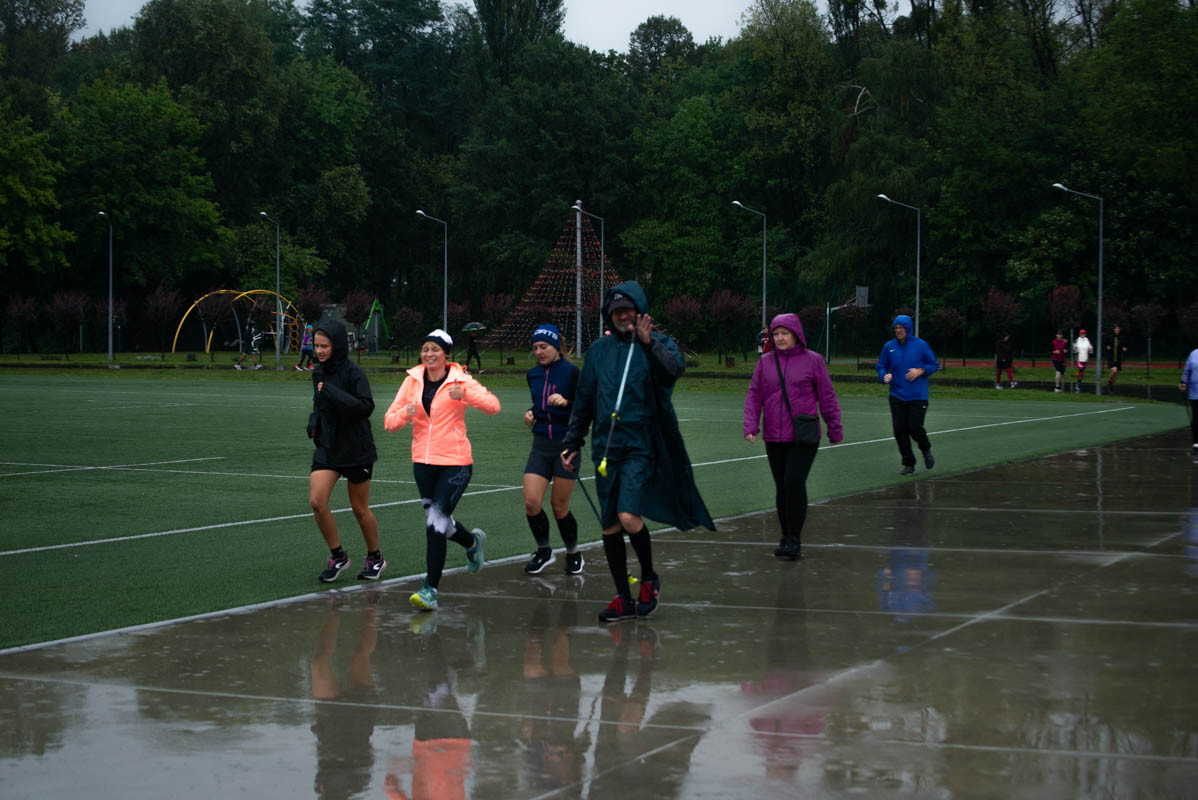 Dzielni uczestnicy zgromadzili się na Burloch Arenie, by wspólnie uczcić Śląskie Obchody Dnia Zdrowia Psychicznego / fot. Natalia Salwiczek