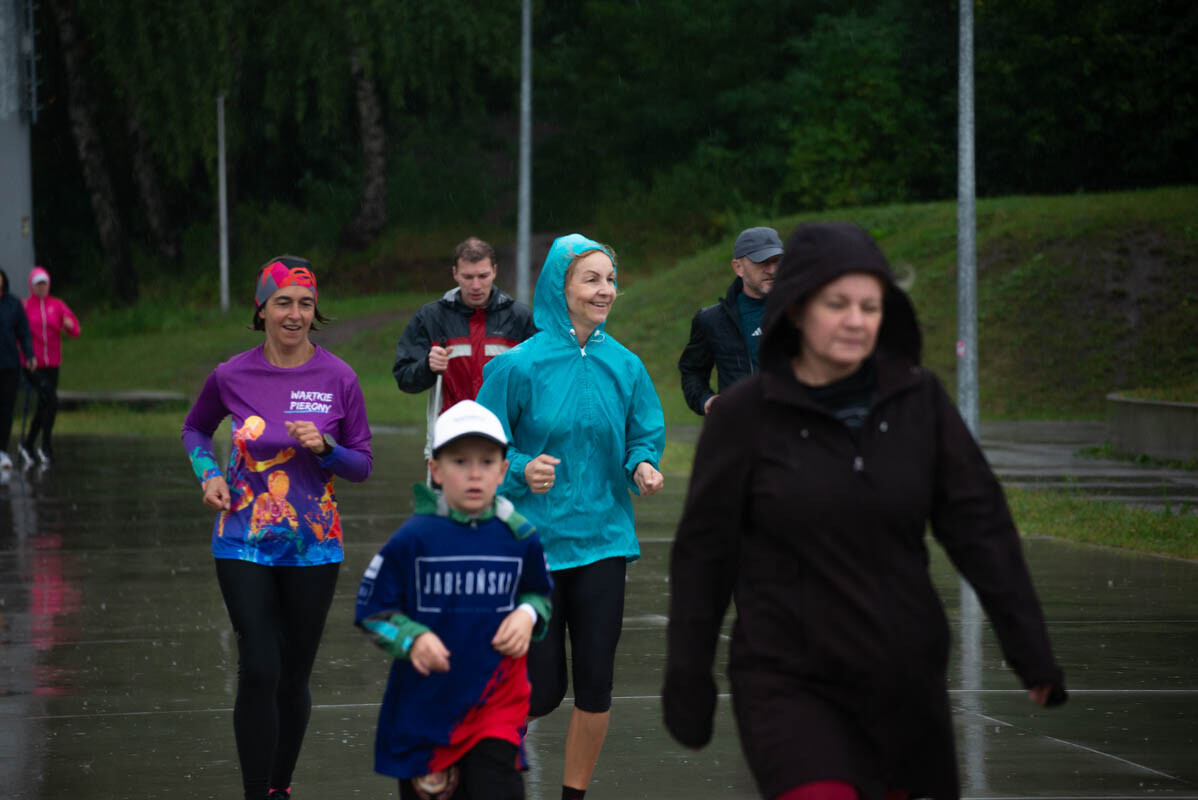 Dzielni uczestnicy zgromadzili się na Burloch Arenie, by wspólnie uczcić Śląskie Obchody Dnia Zdrowia Psychicznego / fot. Natalia Salwiczek