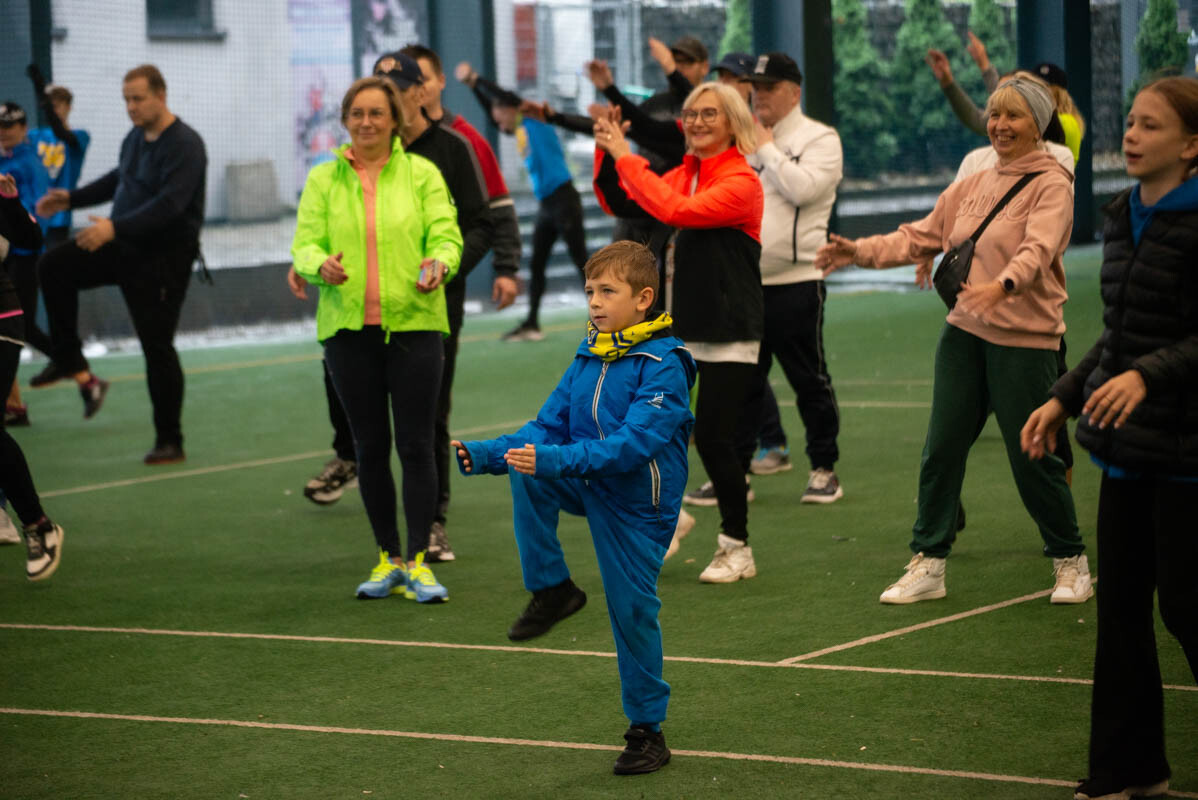 Dzielni uczestnicy zgromadzili się na Burloch Arenie, by wspólnie uczcić Śląskie Obchody Dnia Zdrowia Psychicznego / fot. Natalia Salwiczek
