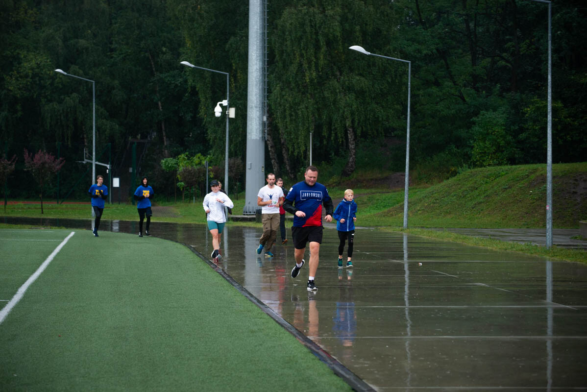 Dzielni uczestnicy zgromadzili się na Burloch Arenie, by wspólnie uczcić Śląskie Obchody Dnia Zdrowia Psychicznego / fot. Natalia Salwiczek