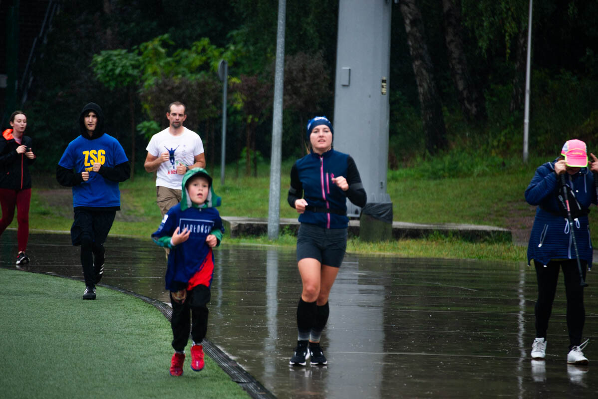 Dzielni uczestnicy zgromadzili się na Burloch Arenie, by wspólnie uczcić Śląskie Obchody Dnia Zdrowia Psychicznego / fot. Natalia Salwiczek