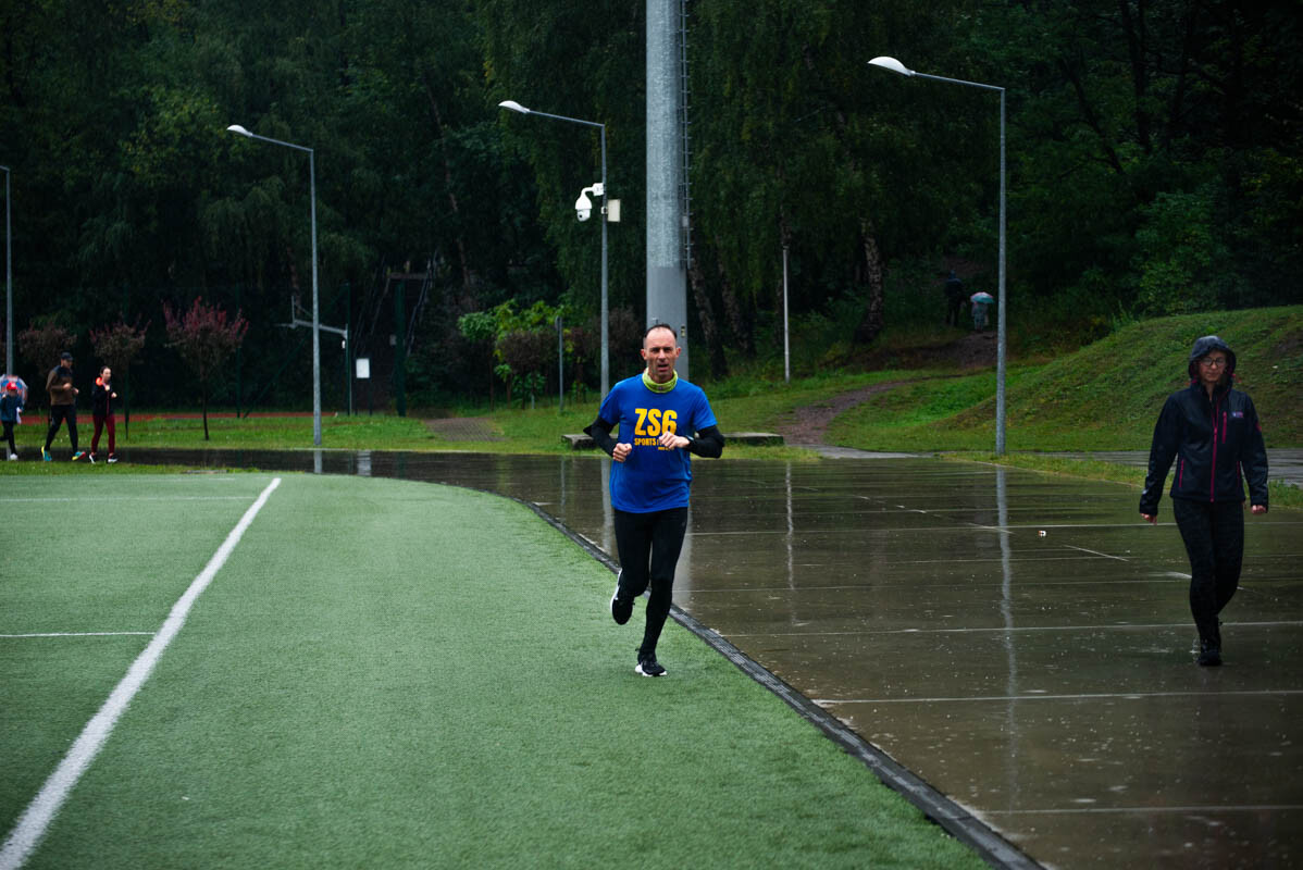 Dzielni uczestnicy zgromadzili się na Burloch Arenie, by wspólnie uczcić Śląskie Obchody Dnia Zdrowia Psychicznego / fot. Natalia Salwiczek