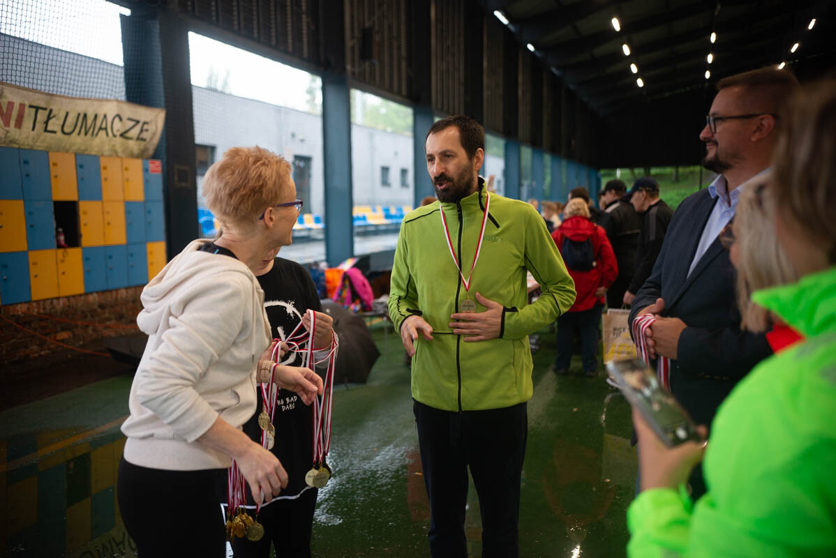 Dzielni uczestnicy zgromadzili się na Burloch Arenie, by wspólnie uczcić Śląskie Obchody Dnia Zdrowia Psychicznego / fot. Natalia Salwiczek