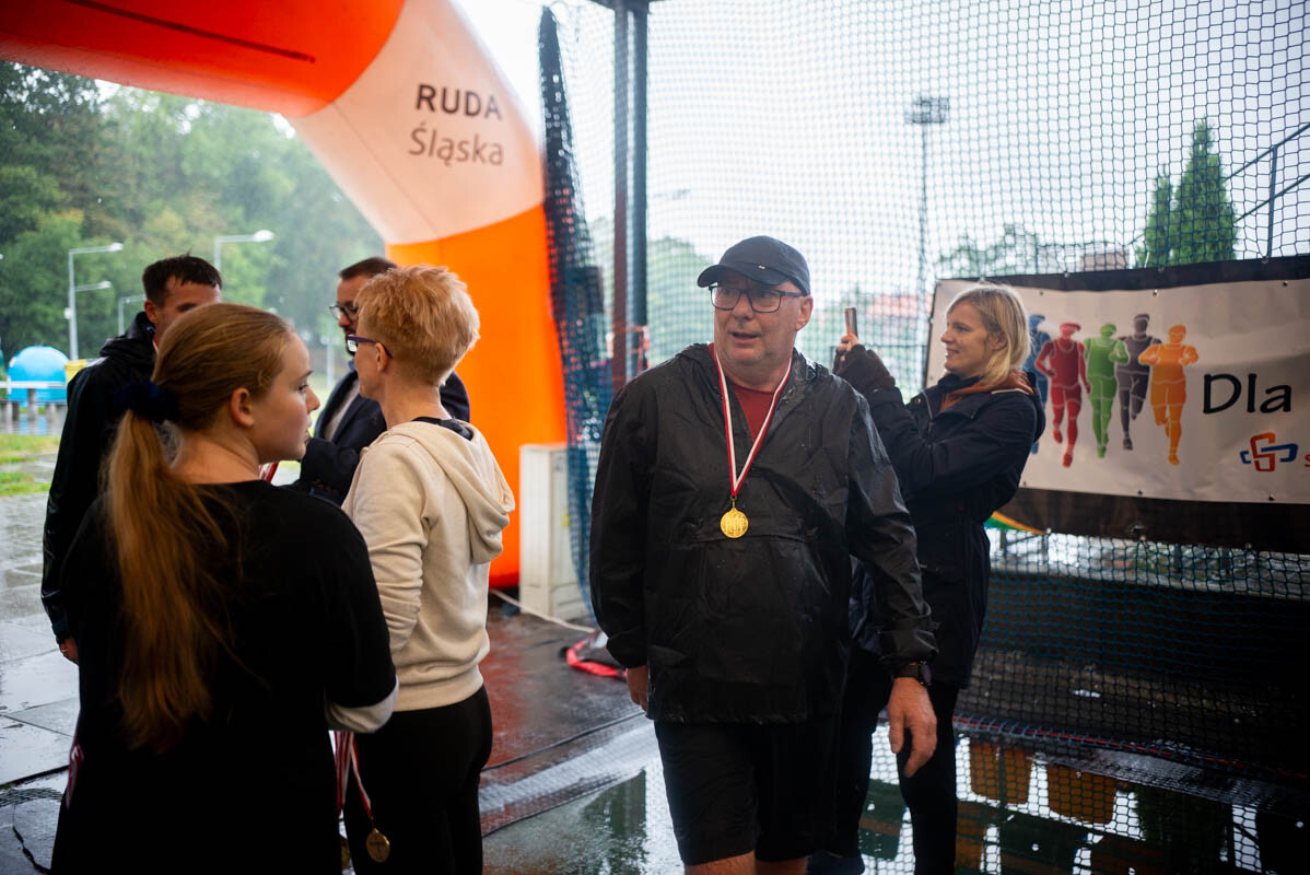 Dzielni uczestnicy zgromadzili się na Burloch Arenie, by wspólnie uczcić Śląskie Obchody Dnia Zdrowia Psychicznego / fot. Natalia Salwiczek