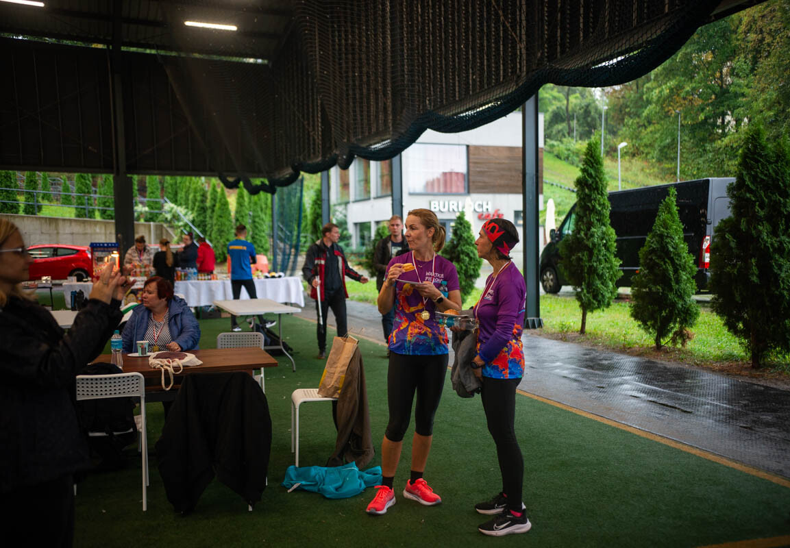 Dzielni uczestnicy zgromadzili się na Burloch Arenie, by wspólnie uczcić Śląskie Obchody Dnia Zdrowia Psychicznego / fot. Natalia Salwiczek