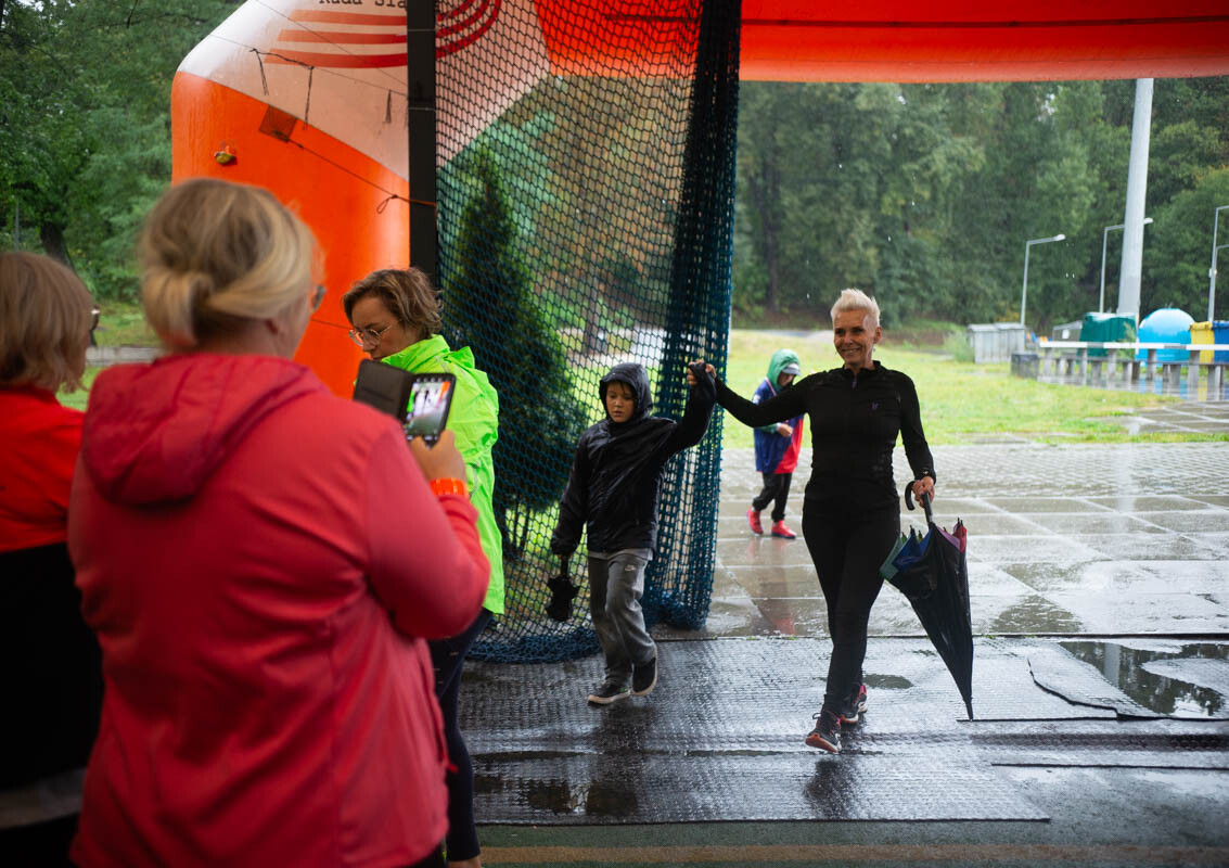 Dzielni uczestnicy zgromadzili się na Burloch Arenie, by wspólnie uczcić Śląskie Obchody Dnia Zdrowia Psychicznego / fot. Natalia Salwiczek