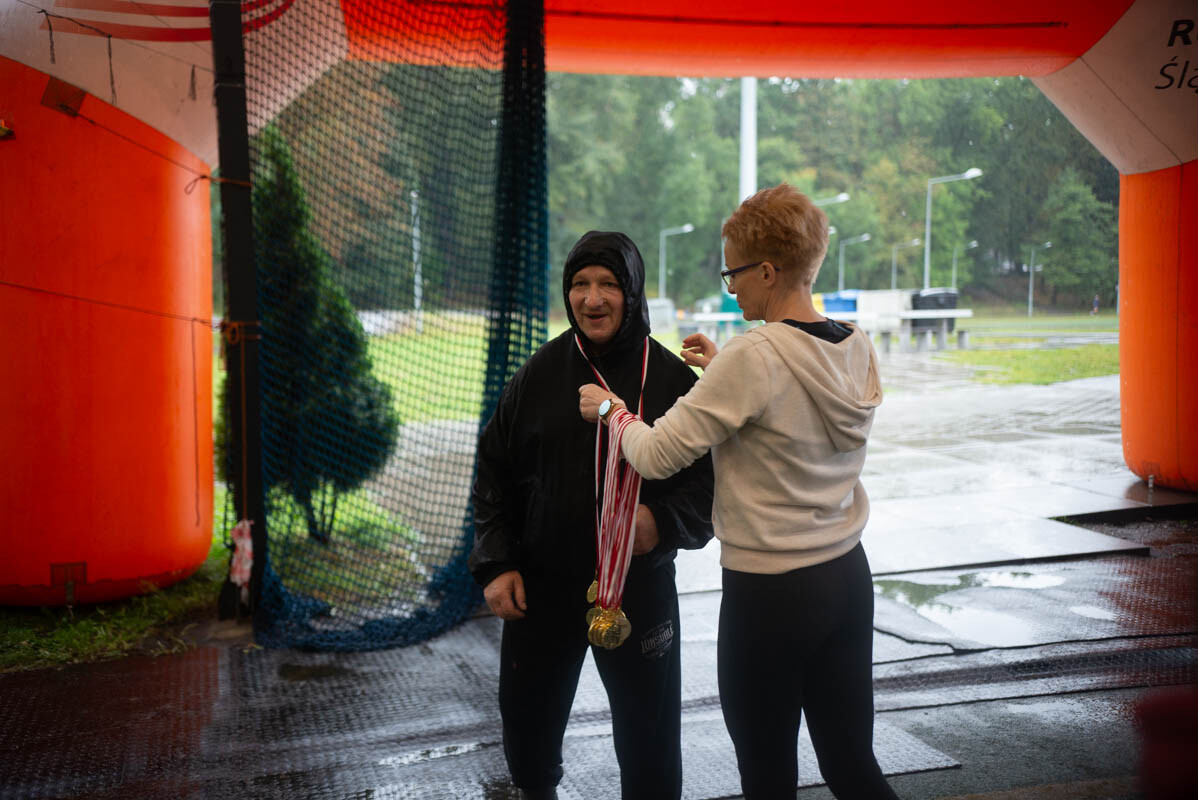 Dzielni uczestnicy zgromadzili się na Burloch Arenie, by wspólnie uczcić Śląskie Obchody Dnia Zdrowia Psychicznego / fot. Natalia Salwiczek