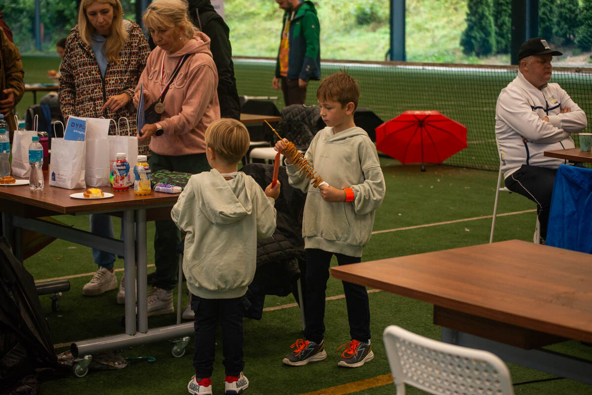 Dzielni uczestnicy zgromadzili się na Burloch Arenie, by wspólnie uczcić Śląskie Obchody Dnia Zdrowia Psychicznego / fot. Natalia Salwiczek