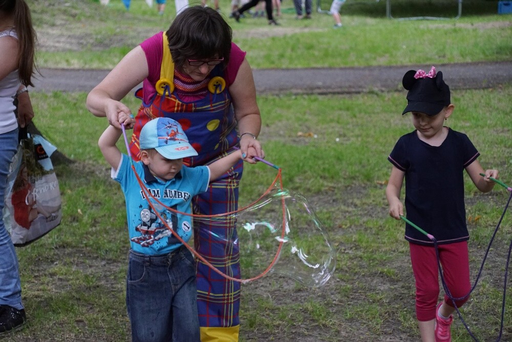 Moc atrakcji czekała wczoraj na uczestników XI Festynu Rodzin Zastępczych, który zorganizowany został w ogrodach Miejskiego Centrum Kultury im. Henryka Bisty.
