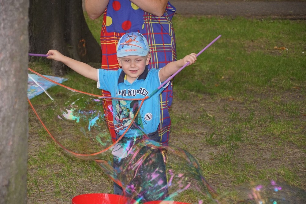 Moc atrakcji czekała wczoraj na uczestników XI Festynu Rodzin Zastępczych, który zorganizowany został w ogrodach Miejskiego Centrum Kultury im. Henryka Bisty.