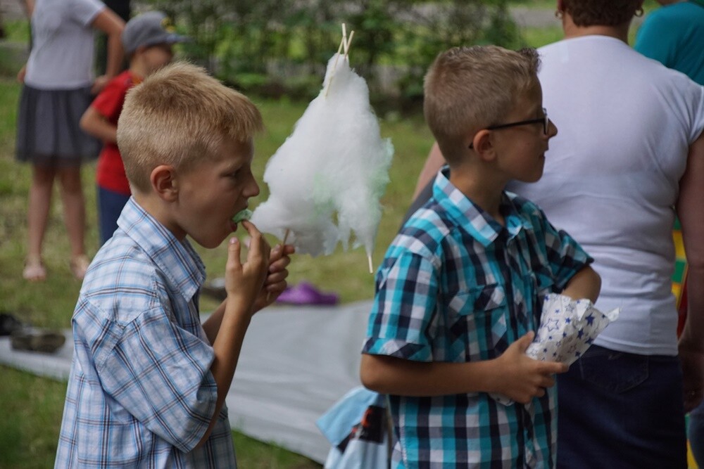 Moc atrakcji czekała wczoraj na uczestników XI Festynu Rodzin Zastępczych, który zorganizowany został w ogrodach Miejskiego Centrum Kultury im. Henryka Bisty.
