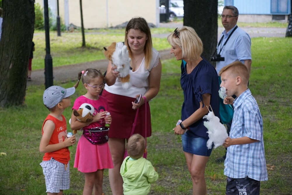 Moc atrakcji czekała wczoraj na uczestników XI Festynu Rodzin Zastępczych, który zorganizowany został w ogrodach Miejskiego Centrum Kultury im. Henryka Bisty.