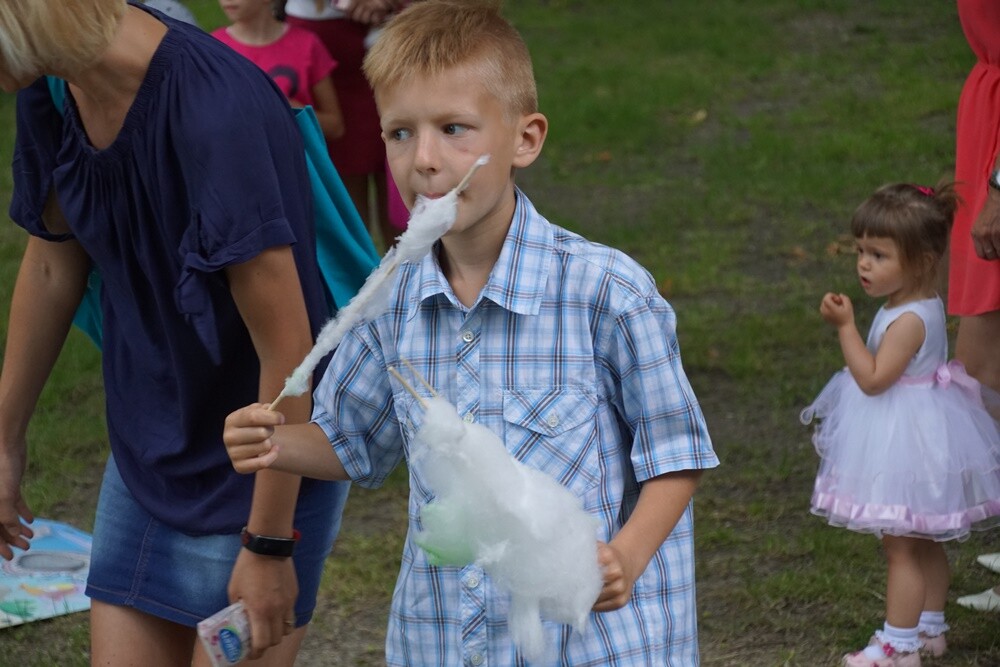 Moc atrakcji czekała wczoraj na uczestników XI Festynu Rodzin Zastępczych, który zorganizowany został w ogrodach Miejskiego Centrum Kultury im. Henryka Bisty.