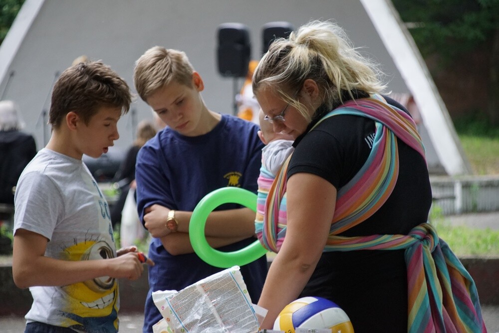 Moc atrakcji czekała wczoraj na uczestników XI Festynu Rodzin Zastępczych, który zorganizowany został w ogrodach Miejskiego Centrum Kultury im. Henryka Bisty.