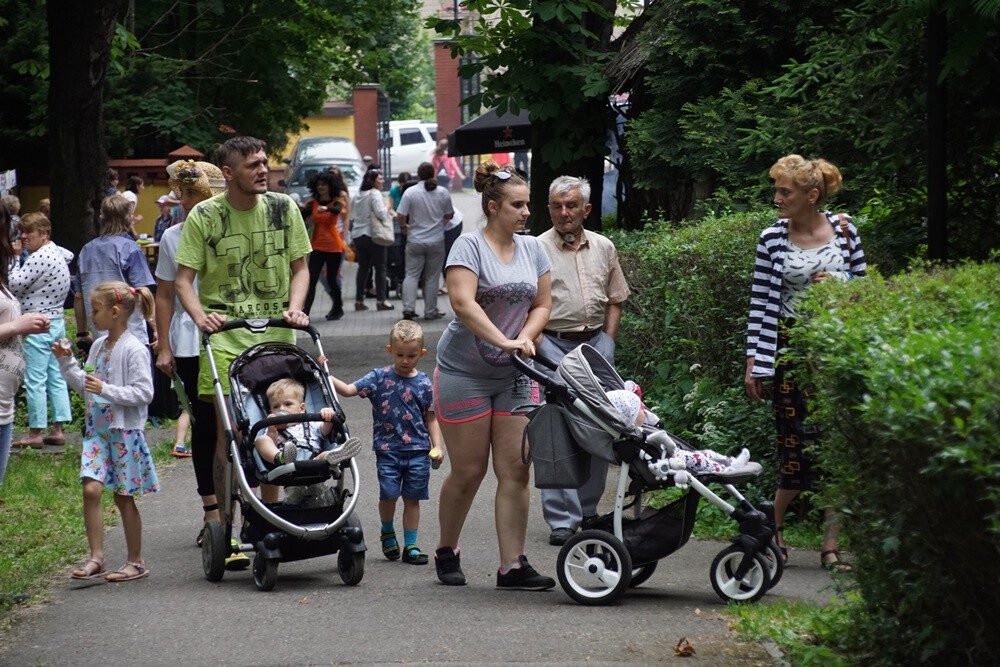Moc atrakcji czekała wczoraj na uczestników XI Festynu Rodzin Zastępczych, który zorganizowany został w ogrodach Miejskiego Centrum Kultury im. Henryka Bisty.