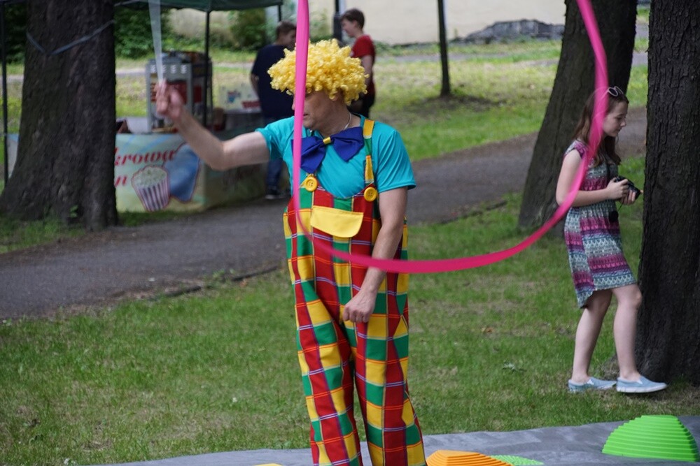Moc atrakcji czekała wczoraj na uczestników XI Festynu Rodzin Zastępczych, który zorganizowany został w ogrodach Miejskiego Centrum Kultury im. Henryka Bisty.