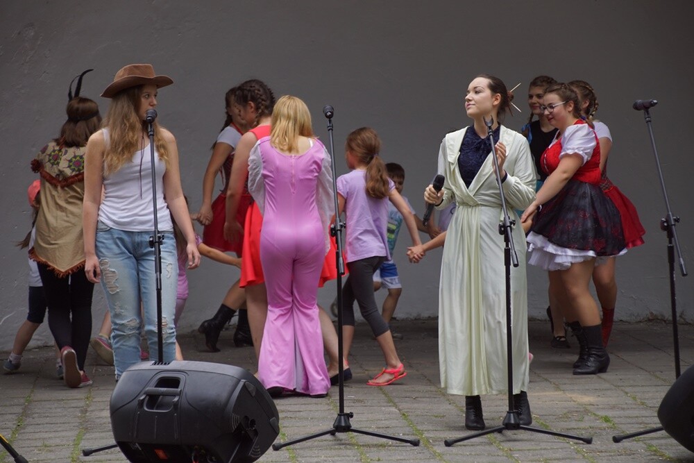 Moc atrakcji czekała wczoraj na uczestników XI Festynu Rodzin Zastępczych, który zorganizowany został w ogrodach Miejskiego Centrum Kultury im. Henryka Bisty.