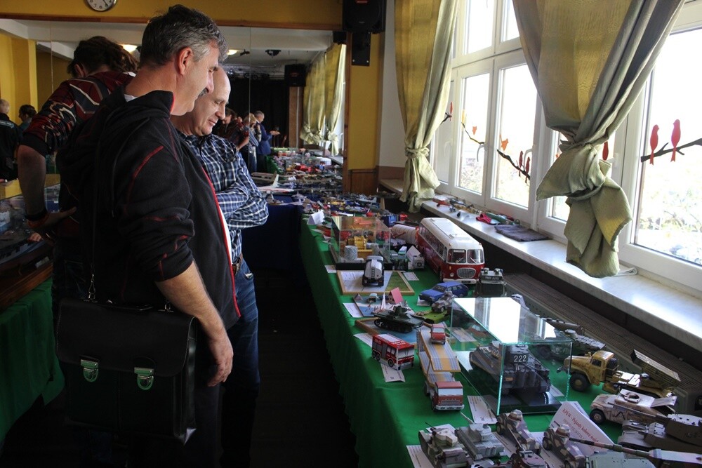 W ten weekend do Rudy Śląskiej zjechali modelarze z Polski, Czech, Słowacji oraz Litwy, aby wziąć udział w XI Regionalnym Konkursie Modeli Kartonowych, którego gospodarzem był In-nY Dom Kultury. Zobaczcie jakie piękne eksponaty zaprezentowali uczestnicy konkursu. 

fot. UM Ruda Śląska