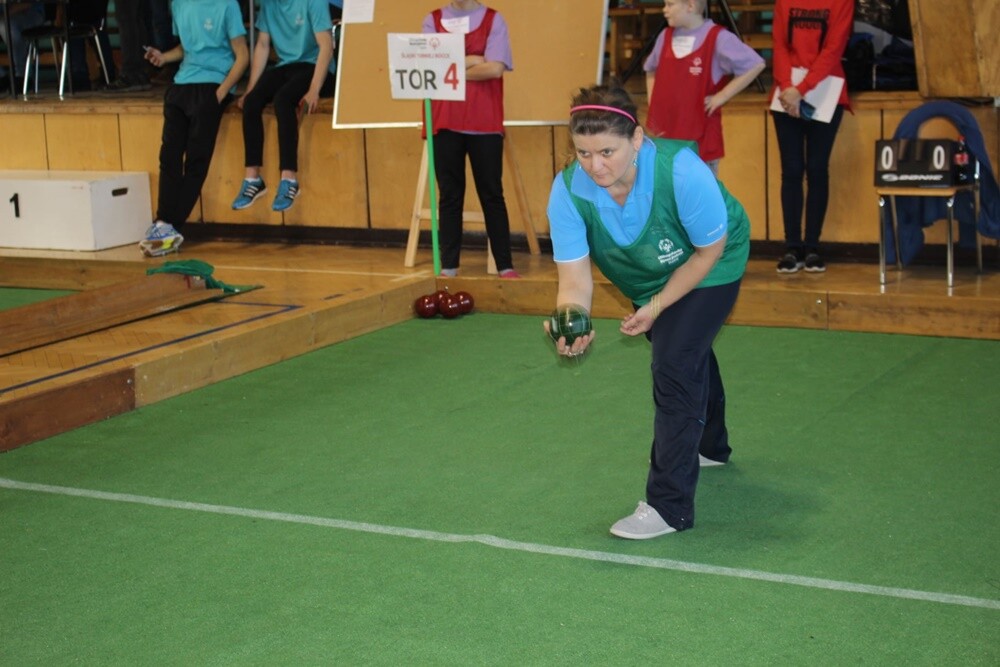 15 ekip, czyli blisko 100 sportowców reprezentujących kilkanaście miast naszego regionu wystartowało dziś podczas XII Śląskiego Turnieju Bocce Olimpiad Specjalnych dla osób z niepełnosprawnością intelektualną, który odbył się w hali w Rudzie Śląskiej - Halembie.