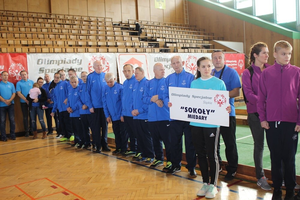 15 ekip, czyli blisko 100 sportowców reprezentujących kilkanaście miast naszego regionu wystartowało dziś podczas XII Śląskiego Turnieju Bocce Olimpiad Specjalnych dla osób z niepełnosprawnością intelektualną, który odbył się w hali w Rudzie Śląskiej - Halembie.