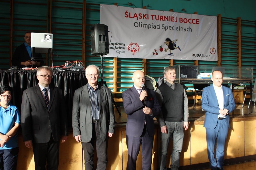 15 ekip, czyli blisko 100 sportowców reprezentujących kilkanaście miast naszego regionu wystartowało dziś podczas XII Śląskiego Turnieju Bocce Olimpiad Specjalnych dla osób z niepełnosprawnością intelektualną, który odbył się w hali w Rudzie Śląskiej - Halembie.