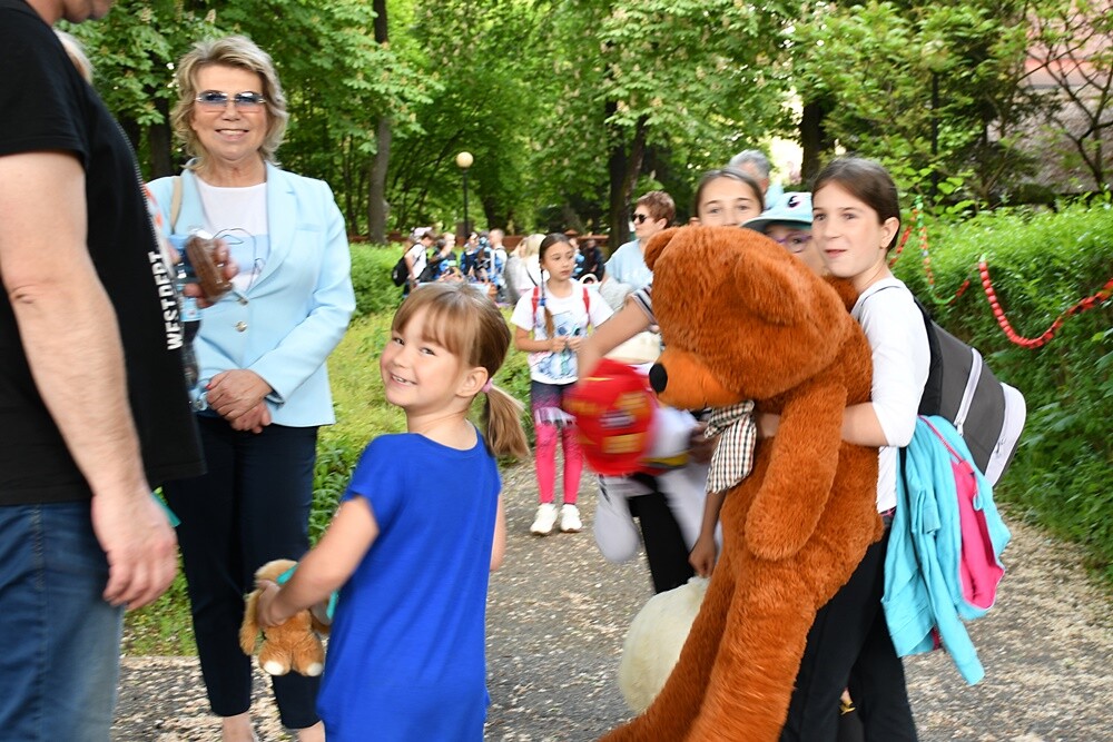 We wtorek, 30 maja w ramach obchodów Metropolitalnego Święta Rodziny pod hasłem "Rodzina – forum dialogu", w ogrodach Śląskiego Teatru Impresaryjnego odbył się XIII Festyn Rodzin Zastępczych.

fot. Jacek Knapik