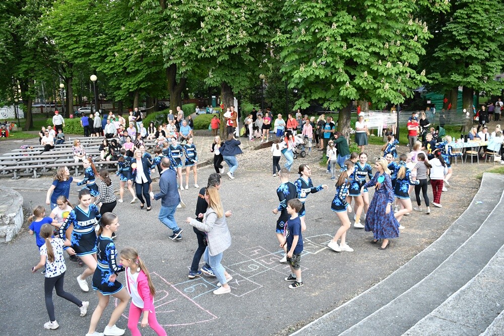 We wtorek, 30 maja w ramach obchodów Metropolitalnego Święta Rodziny pod hasłem "Rodzina – forum dialogu", w ogrodach Śląskiego Teatru Impresaryjnego odbył się XIII Festyn Rodzin Zastępczych.

fot. Jacek Knapik