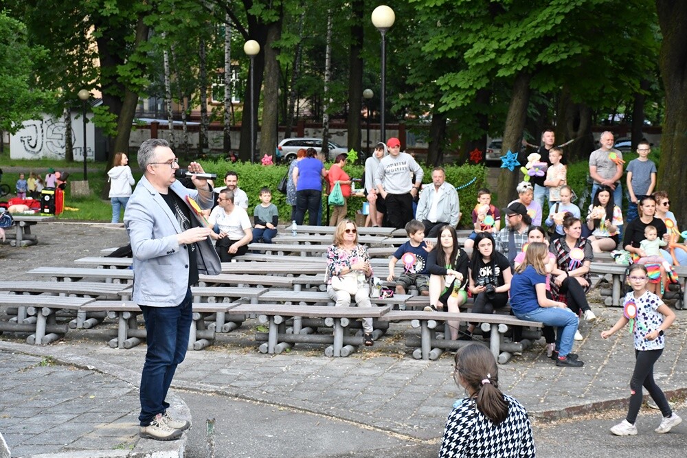 We wtorek, 30 maja w ramach obchodów Metropolitalnego Święta Rodziny pod hasłem "Rodzina – forum dialogu", w ogrodach Śląskiego Teatru Impresaryjnego odbył się XIII Festyn Rodzin Zastępczych.

fot. Jacek Knapik
