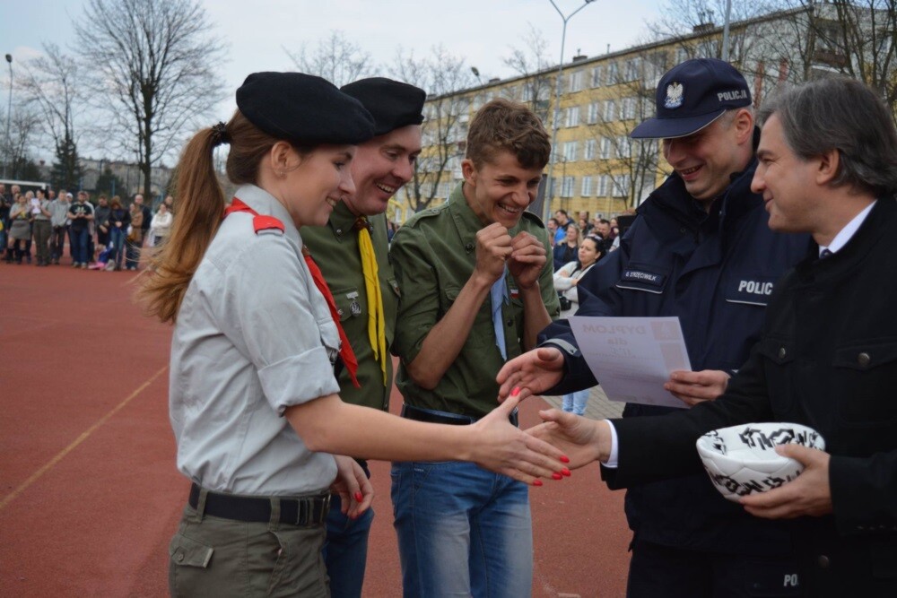 XIII Olimpiada Sportowa Hufca ZHP Ruda Śląska za nami! Ponad trzystu rudzkich harcerzy wzięło udział w kilkunastu konkurencjach sportowych rozgrywanych na boisku Szkoły Podstawowej nr 15 w Halembie. 

fot. Hufiec ZHP Ruda Śląska