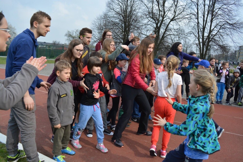 XIII Olimpiada Sportowa Hufca ZHP Ruda Śląska za nami! Ponad trzystu rudzkich harcerzy wzięło udział w kilkunastu konkurencjach sportowych rozgrywanych na boisku Szkoły Podstawowej nr 15 w Halembie. 

fot. Hufiec ZHP Ruda Śląska