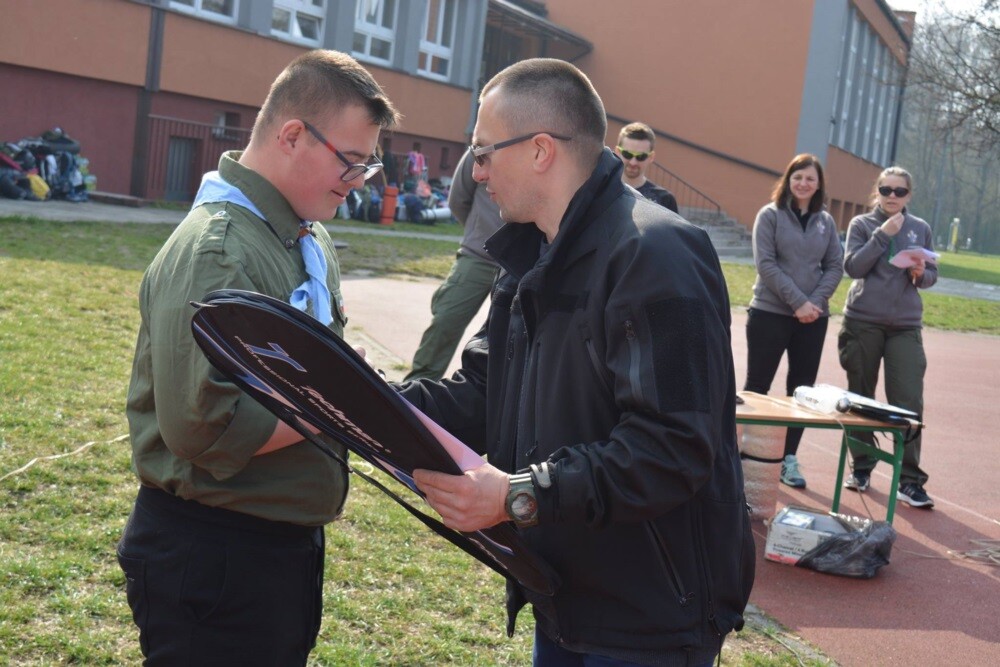 XIII Olimpiada Sportowa Hufca ZHP Ruda Śląska za nami! Ponad trzystu rudzkich harcerzy wzięło udział w kilkunastu konkurencjach sportowych rozgrywanych na boisku Szkoły Podstawowej nr 15 w Halembie. 

fot. Hufiec ZHP Ruda Śląska