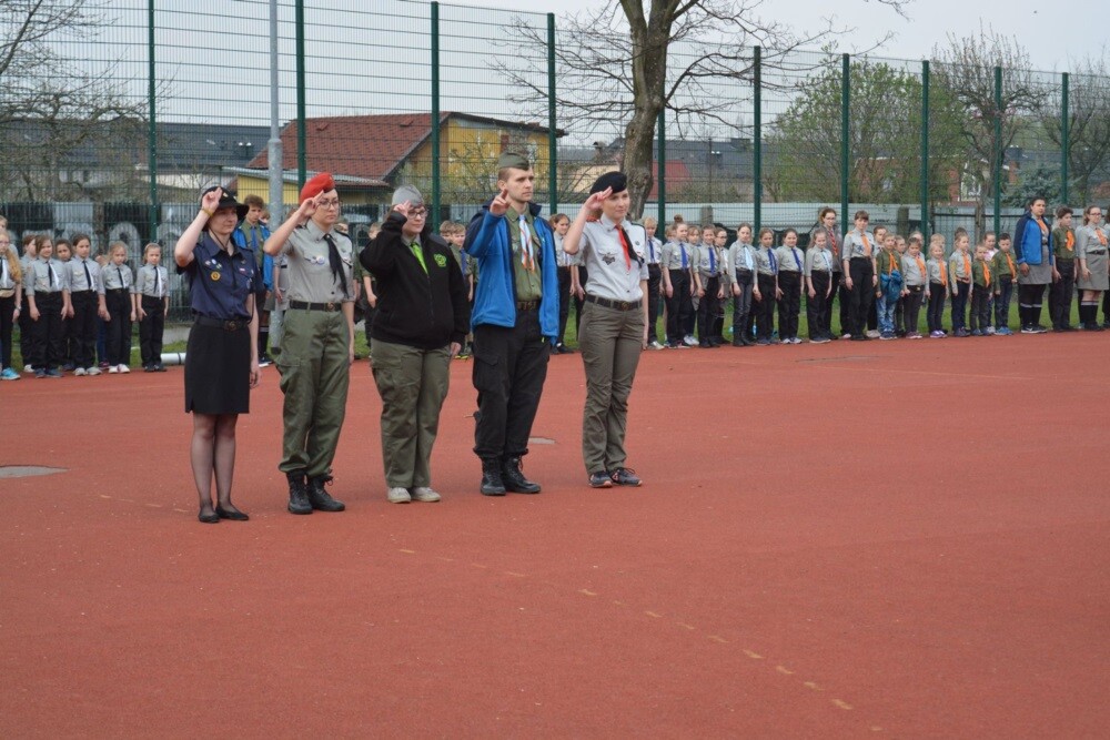 XIII Olimpiada Sportowa Hufca ZHP Ruda Śląska za nami! Ponad trzystu rudzkich harcerzy wzięło udział w kilkunastu konkurencjach sportowych rozgrywanych na boisku Szkoły Podstawowej nr 15 w Halembie. 

fot. Hufiec ZHP Ruda Śląska