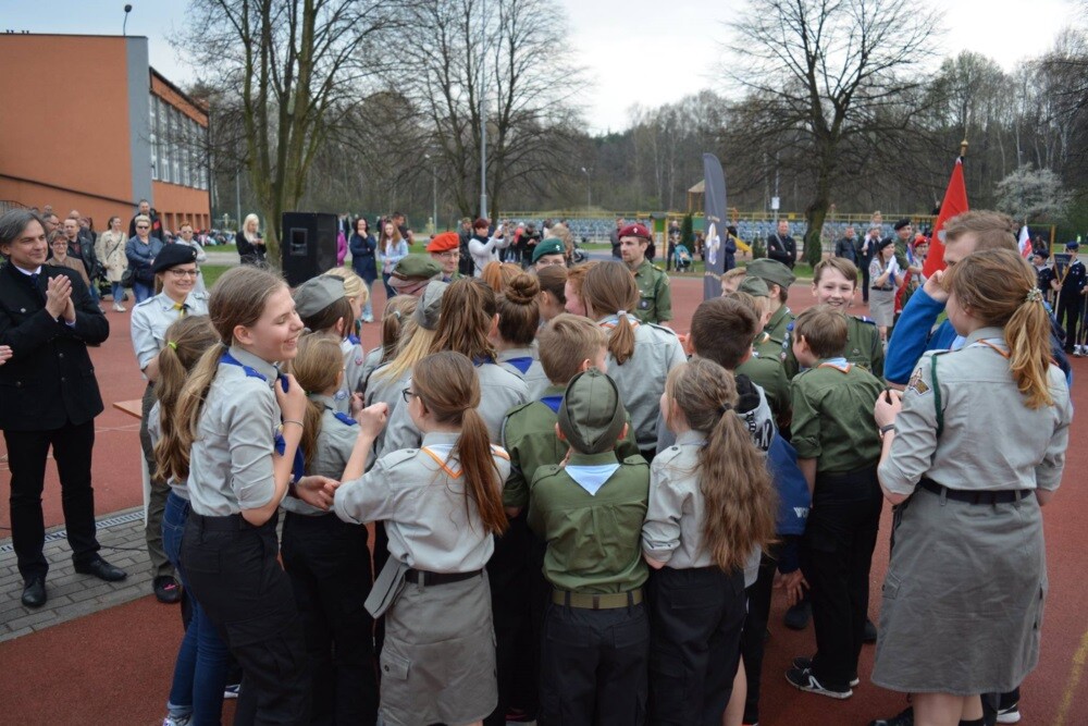XIII Olimpiada Sportowa Hufca ZHP Ruda Śląska za nami! Ponad trzystu rudzkich harcerzy wzięło udział w kilkunastu konkurencjach sportowych rozgrywanych na boisku Szkoły Podstawowej nr 15 w Halembie. 

fot. Hufiec ZHP Ruda Śląska