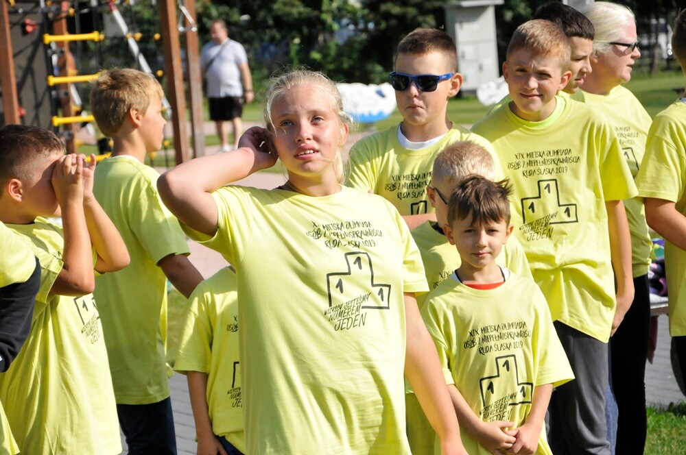 XIX Miejska Olimpiada Osób Niepełnosprawnych ściągnęła na teren letniego basenu kilkuset uczestników! Podczas konkurencji uśmiech nie schodził z ich twarzy ani na chwilę.