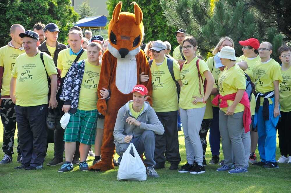 XIX Miejska Olimpiada Osób Niepełnosprawnych ściągnęła na teren letniego basenu kilkuset uczestników! Podczas konkurencji uśmiech nie schodził z ich twarzy ani na chwilę.