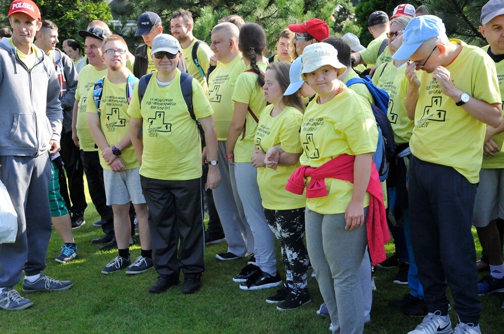 XIX Miejska Olimpiada Osób Niepełnosprawnych ściągnęła na teren letniego basenu kilkuset uczestników! Podczas konkurencji uśmiech nie schodził z ich twarzy ani na chwilę.