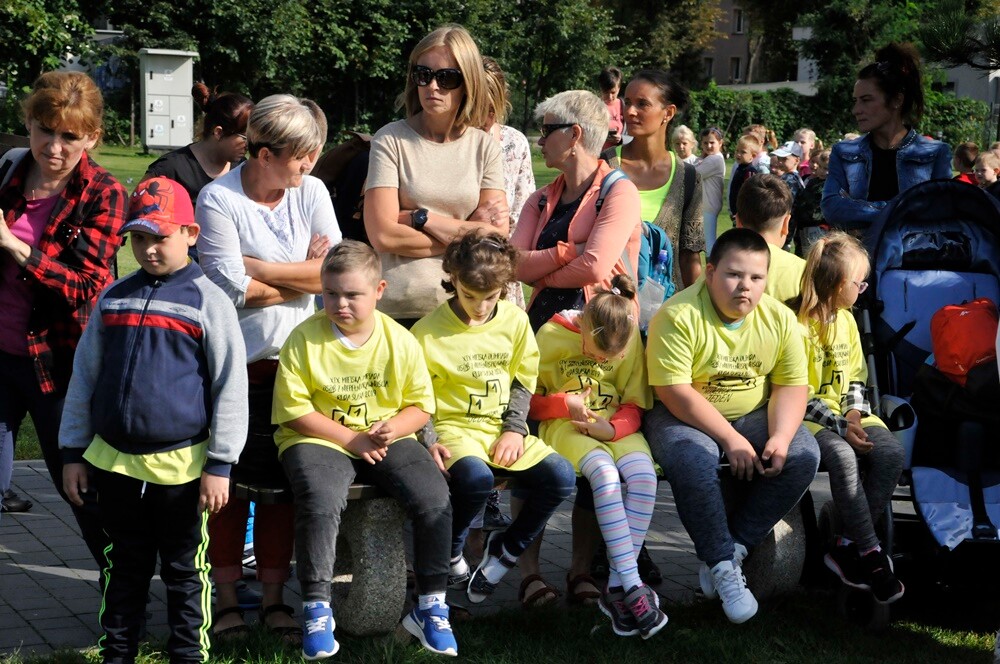 XIX Miejska Olimpiada Osób Niepełnosprawnych ściągnęła na teren letniego basenu kilkuset uczestników! Podczas konkurencji uśmiech nie schodził z ich twarzy ani na chwilę.