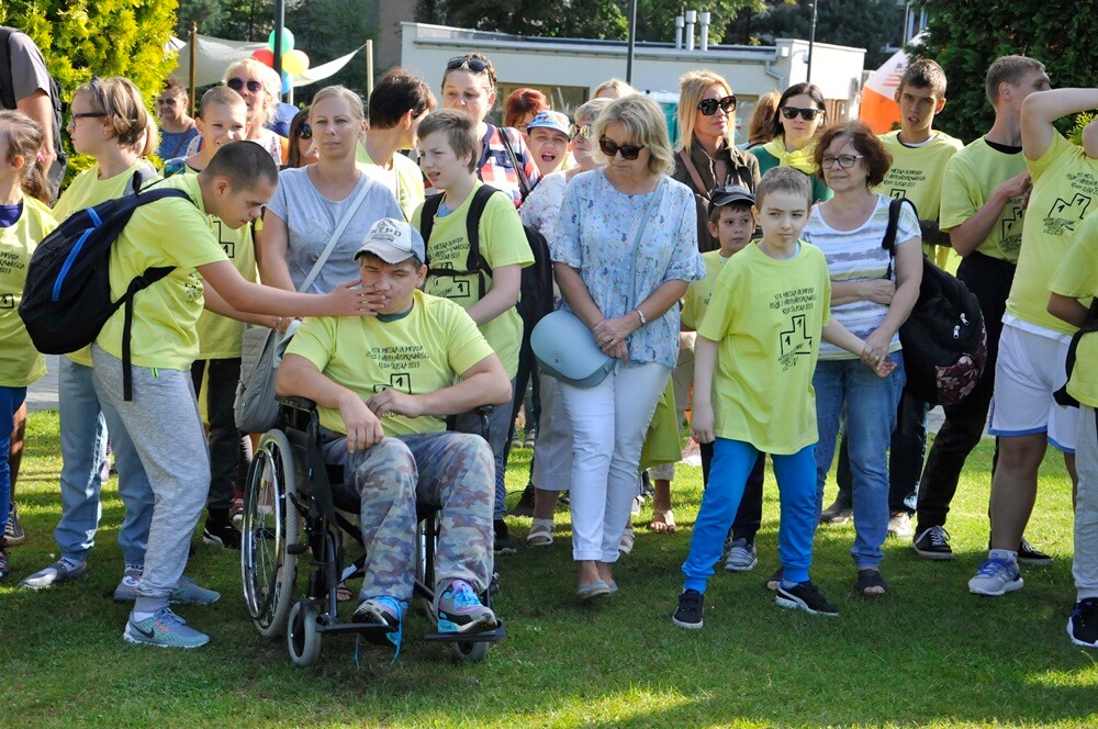 XIX Miejska Olimpiada Osób Niepełnosprawnych ściągnęła na teren letniego basenu kilkuset uczestników! Podczas konkurencji uśmiech nie schodził z ich twarzy ani na chwilę.