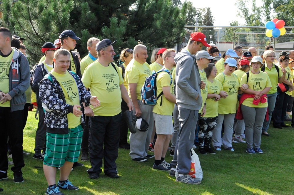 XIX Miejska Olimpiada Osób Niepełnosprawnych ściągnęła na teren letniego basenu kilkuset uczestników! Podczas konkurencji uśmiech nie schodził z ich twarzy ani na chwilę.