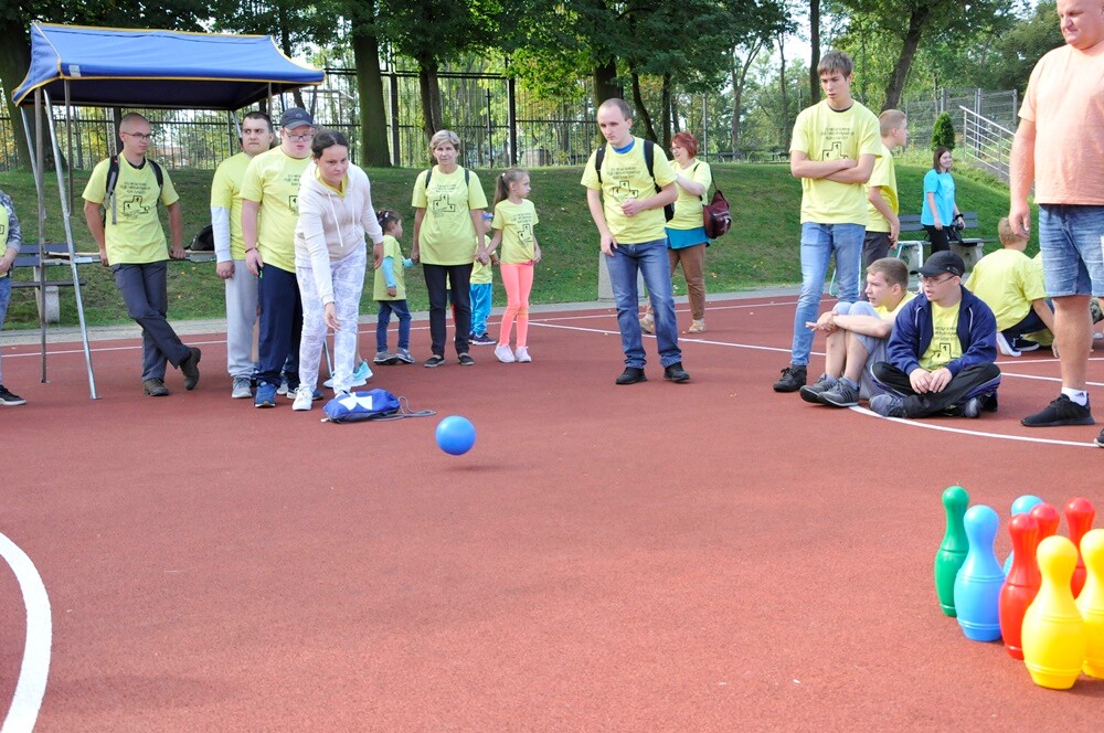 XIX Miejska Olimpiada Osób Niepełnosprawnych ściągnęła na teren letniego basenu kilkuset uczestników! Podczas konkurencji uśmiech nie schodził z ich twarzy ani na chwilę.