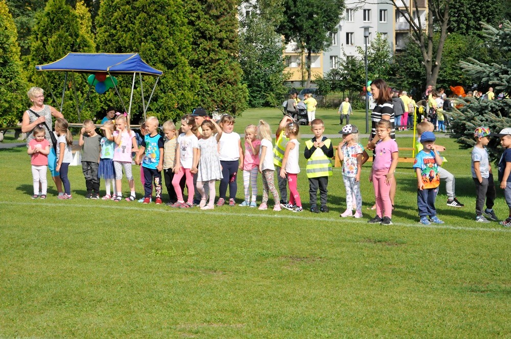 XIX Miejska Olimpiada Osób Niepełnosprawnych ściągnęła na teren letniego basenu kilkuset uczestników! Podczas konkurencji uśmiech nie schodził z ich twarzy ani na chwilę.