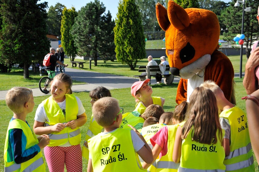 XIX Miejska Olimpiada Osób Niepełnosprawnych ściągnęła na teren letniego basenu kilkuset uczestników! Podczas konkurencji uśmiech nie schodził z ich twarzy ani na chwilę.