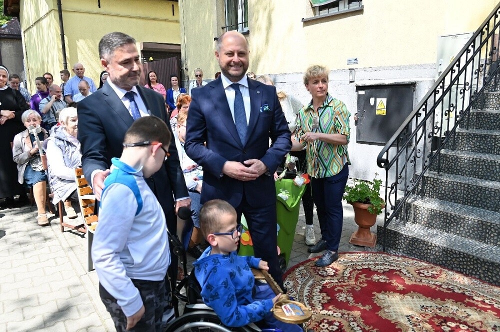 Mszą świętą, przemarszem i uroczystym przekazaniem klucza do bram Rudy Śląskiej rozpoczęliśmy dzisiaj XIX Tydzień Godności Osób z Niepełnosprawnościami.

fot. UM Ruda Śląska