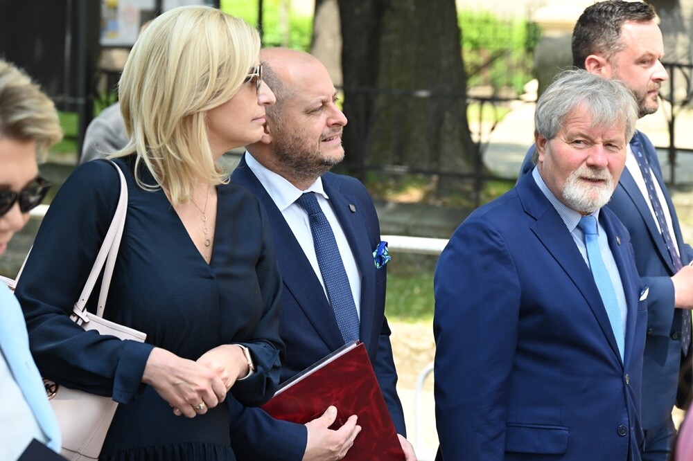 Mszą świętą, przemarszem i uroczystym przekazaniem klucza do bram Rudy Śląskiej rozpoczęliśmy dzisiaj XIX Tydzień Godności Osób z Niepełnosprawnościami.

fot. UM Ruda Śląska