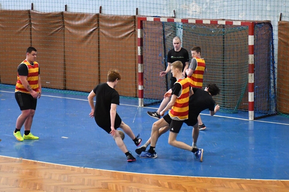 XVI Mistrzostwa Zespołu Szkół nr 6 w piłce nożnej halowej. / fot. Jacek Knapik