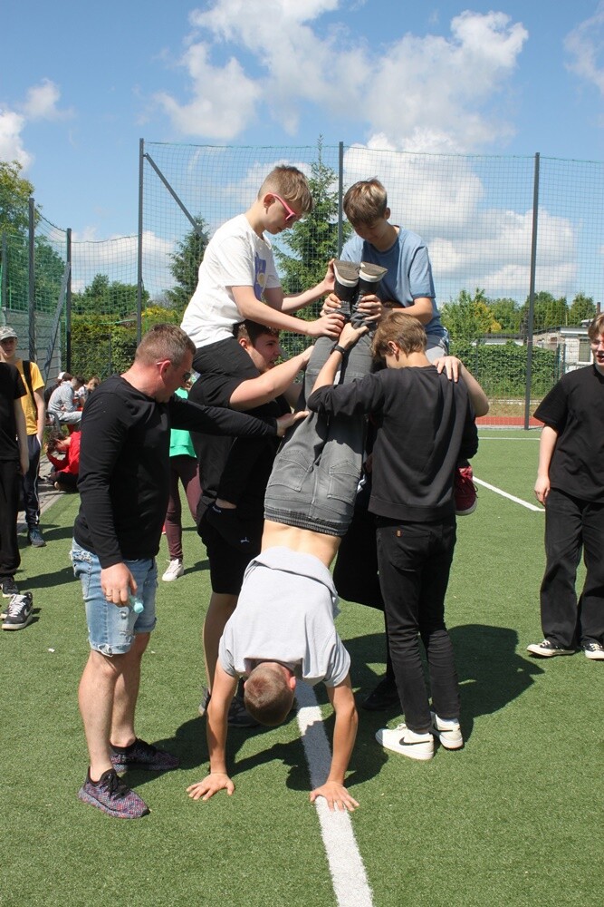 1 czerwca społeczność Kopernika zorganizowała XVII Szkolny Rajd Pieszy, który ze względu na ten szczególny dzień odbył się pod hasłem: "Wszystkie dzieci nasze są".

fot. ZS nr 6